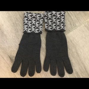 MICHAEL Michael Kors Accessories - NWOT Michael Kors Charcoal Gray Gloves With Logo MICHAEL Michael Kors Accessories - NWOT Michael Kors Charcoal Gray Gloves With Logo